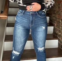 3643 Risen Cropped Step Hem Denim