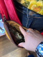 733  Up Cycle Crossbody