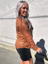 5068 Cattleman's Couture Top Saddle