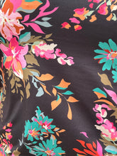 4399 Floral Queen Top