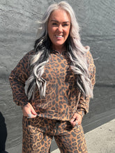 5556 Right Meow Pullover