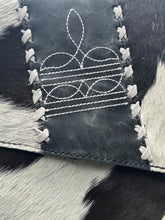 5337 Leather Boot Stitch Purse Black