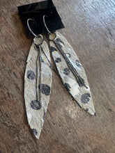 5370 Leather Feather Earrings